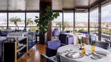 2 restaurantes, é servido almoço