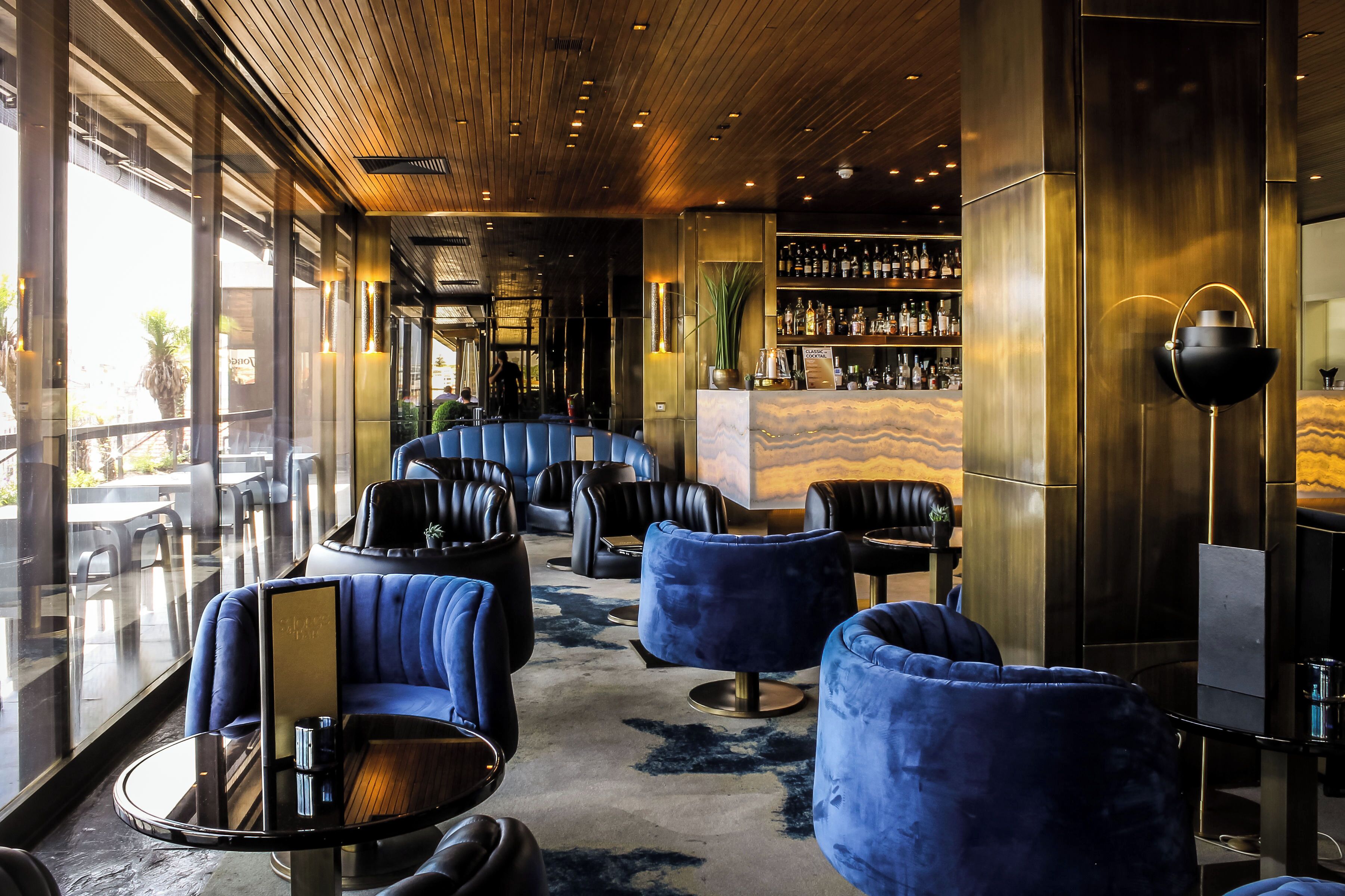 2 bars/lounges, rooftop bar