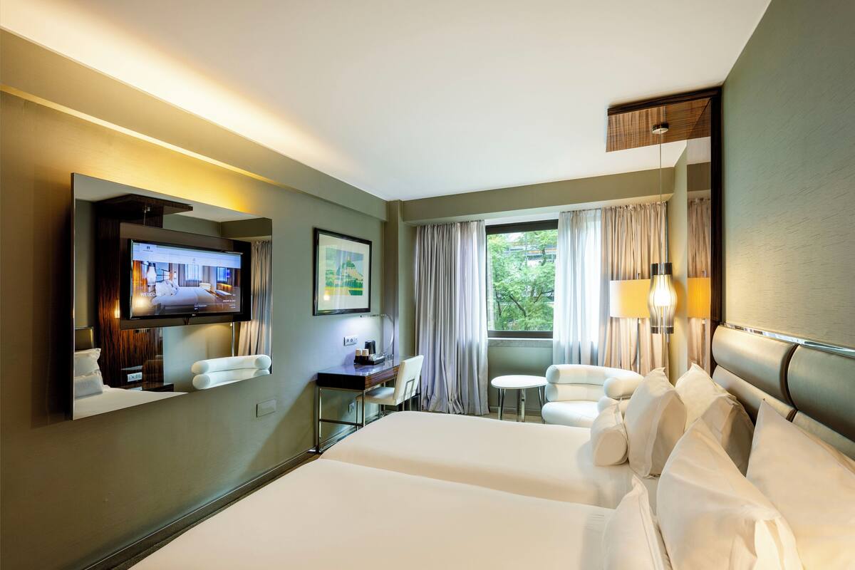 Premier-Doppelzimmer | Minibar, Zimmersafe, Schreibtisch, Verdunkelungsvorhänge