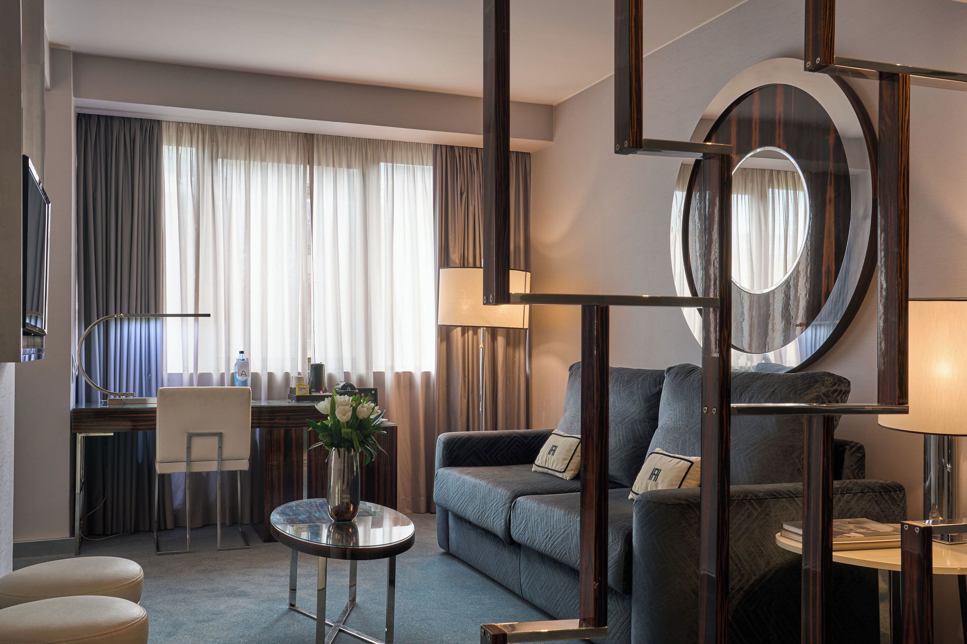 suite | 1 bedroom, minibar, in-room safe, desk