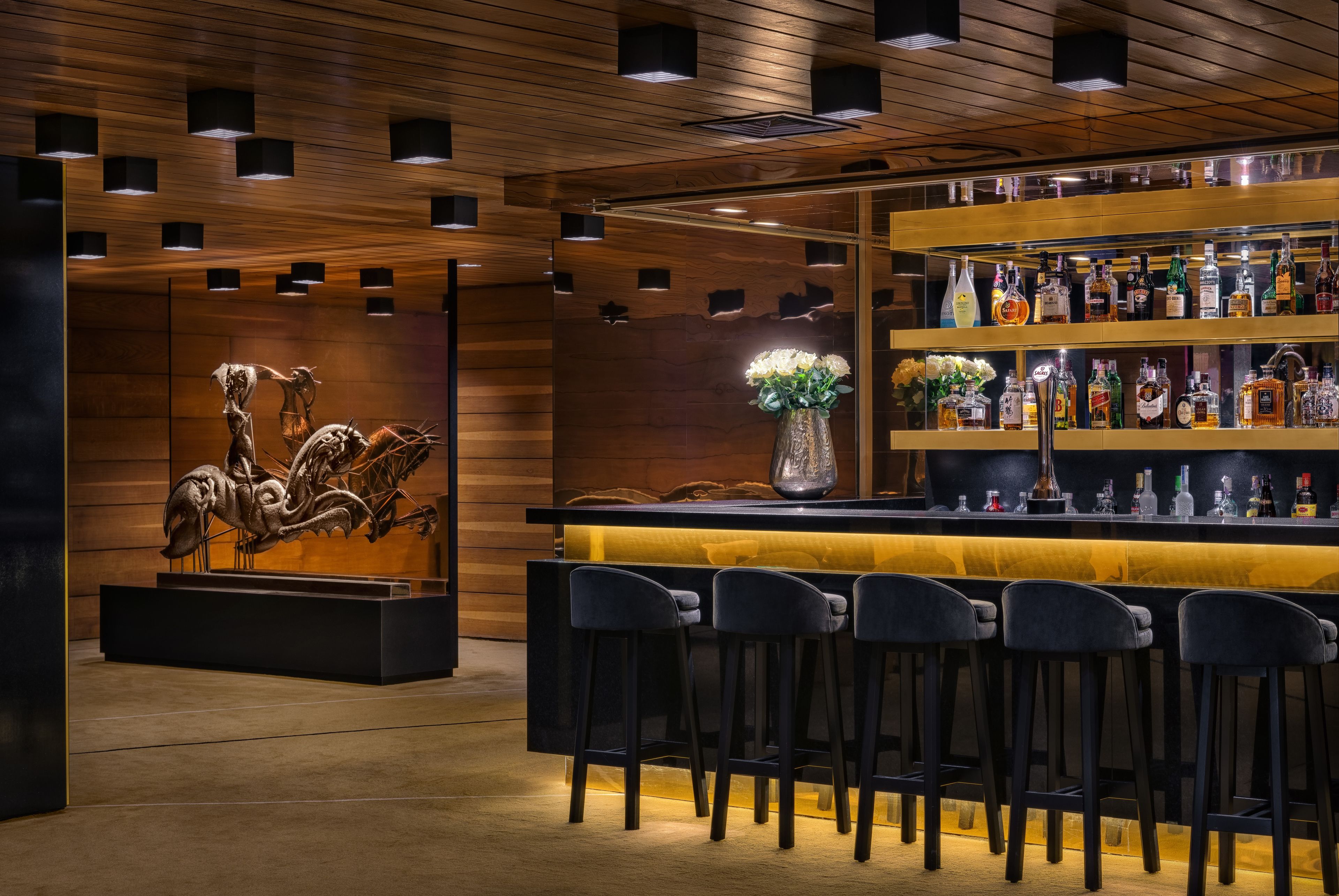 2 bars/lounges, rooftop bar