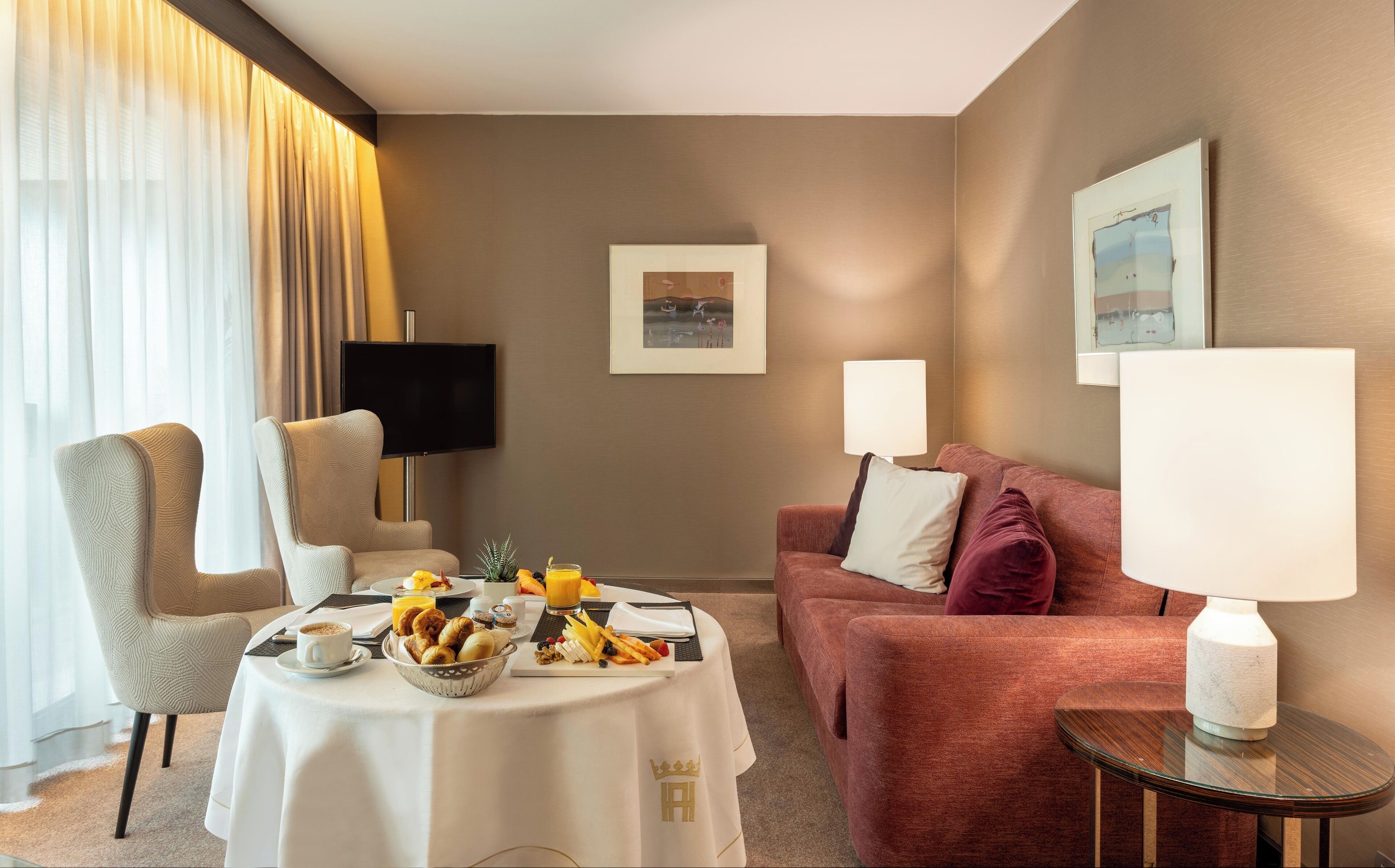Suite | In-room dining