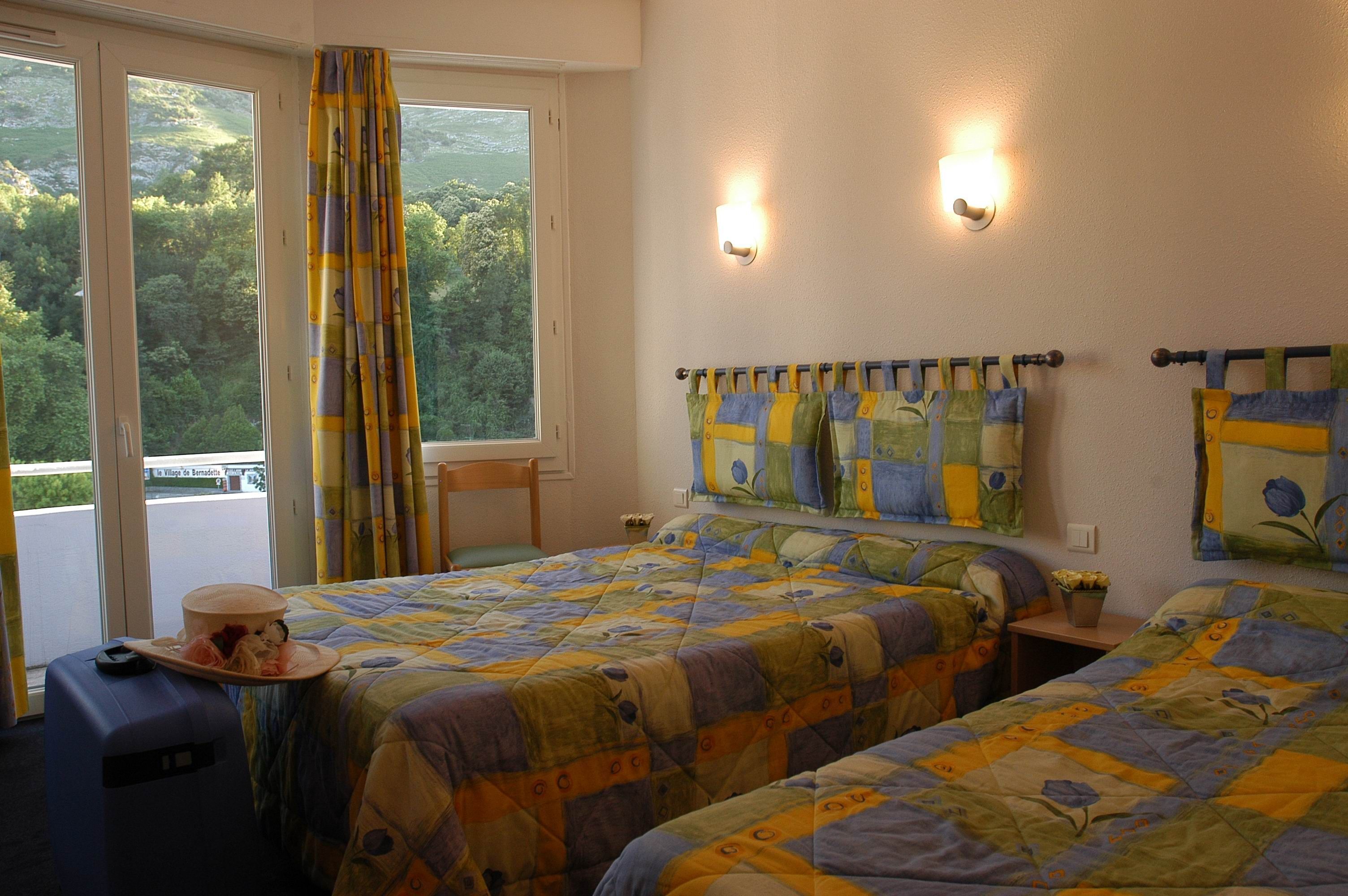 quadruple room | 1 bedroom, premium bedding, desk, blackout curtains