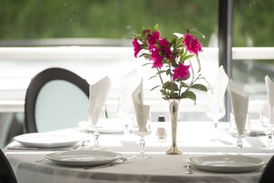 Kahvaltı, öğle yemeği, akşam yemeği sunulur, bölgesel mutfak 