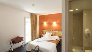 Double Room | Premium bedding, desk, blackout drapes, free WiFi