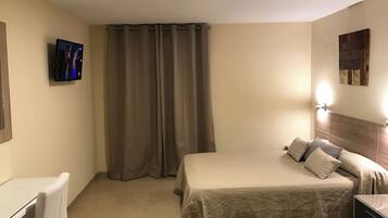 Double Room | Desk, soundproofing, free WiFi