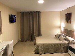 Double Room | Desk, soundproofing, free WiFi - Los Galanes (Armilla)