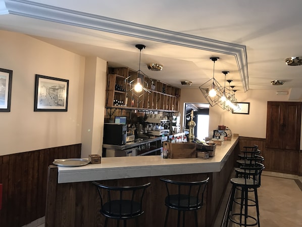 Bar (en la propiedad)