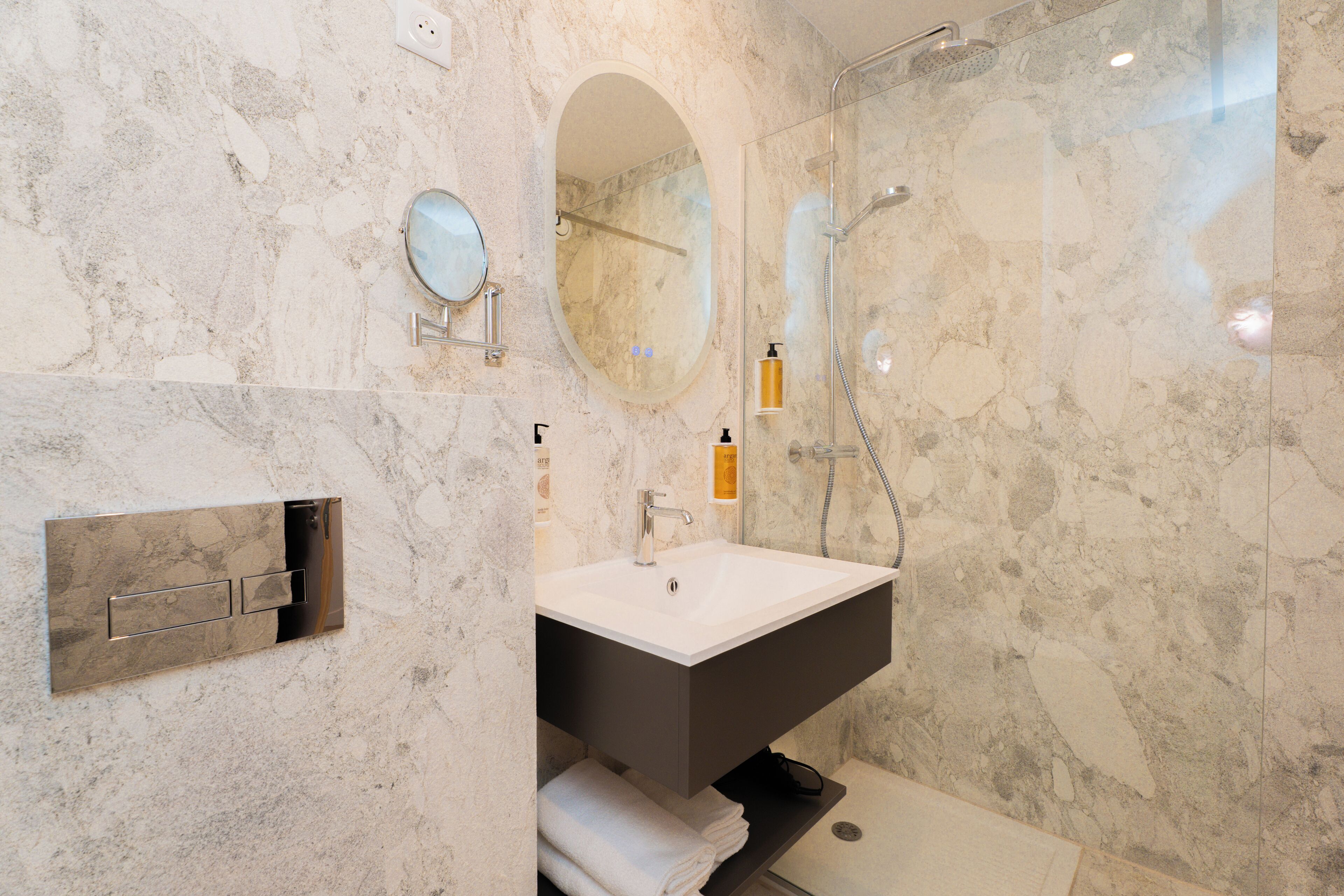 Photo - Bobo's hotel