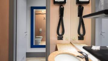 Habitación doble económica (Breakfast Excluded) | Lavabo en el baño