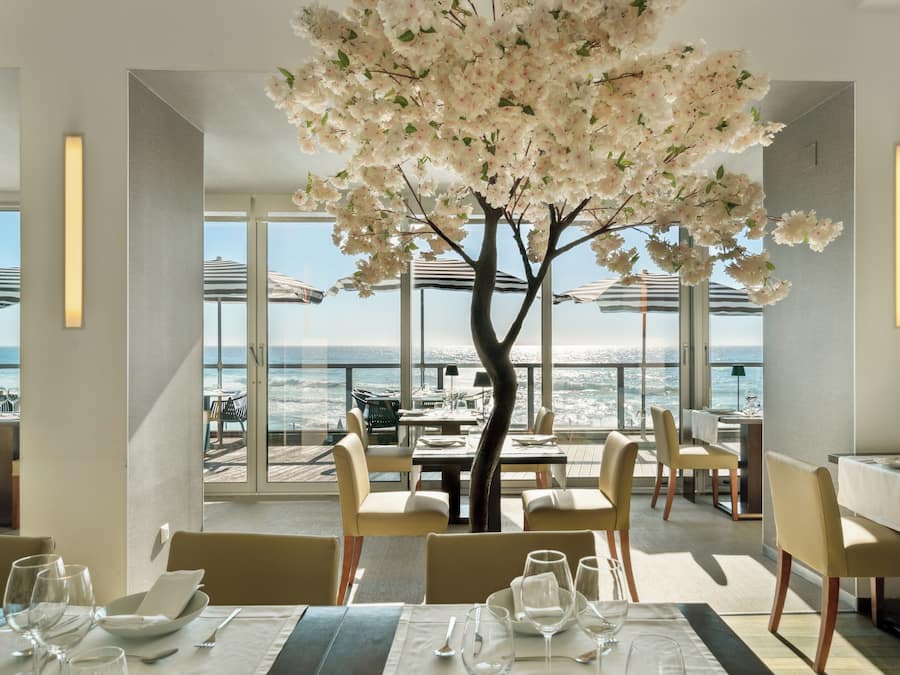 Breakfast, lunch, dinner served; international cuisine, ocean views