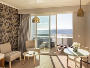 Superior dubbelrum eller tvåbäddsrum - balkong - havsutsikt | Minibar, värdeförvaringsskåp på rummet och mörkläggningsgardiner