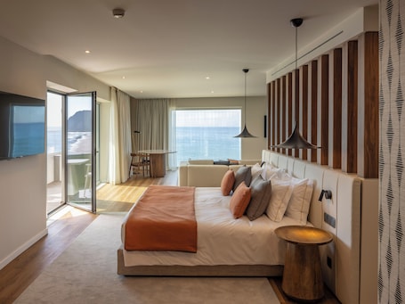 Suite Master | Minibar, in-room safe, blackout drapes, free WiFi. Arribas Sintra Hotel