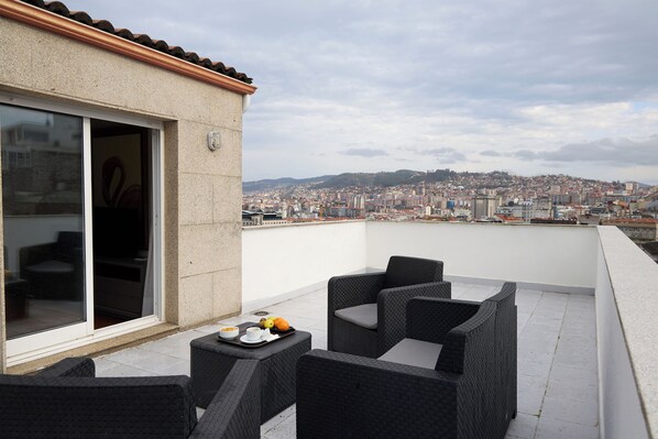 Apartment, 2 Bedrooms, Ocean View | In-room safe, desk, free cribs/infant beds, free WiFi - Hotel Vigo Plaza (Vigo)