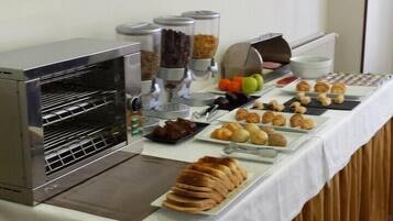 Dagelijks ontbijtbuffet (EUR 5 per persoon)