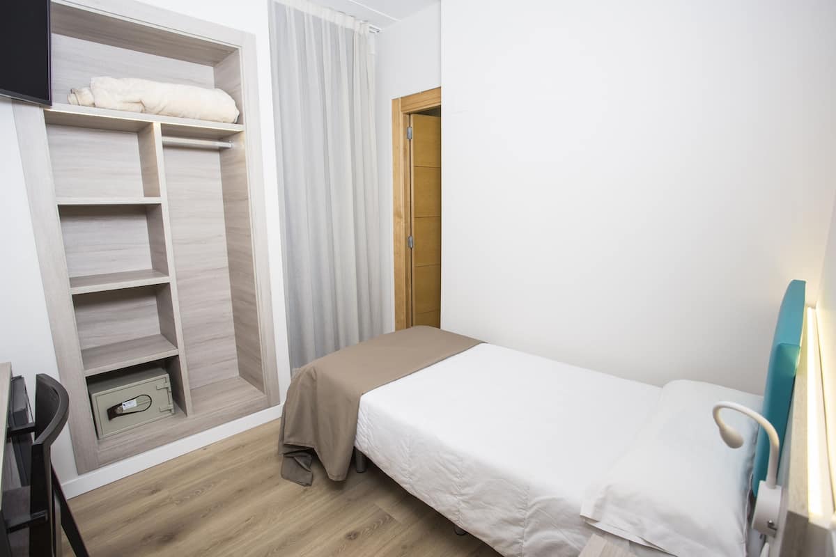 Bedden met traagschuimmatrassen, een minibar, een kluis op de kamer