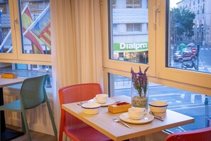 Buffet déjeuner servi tous les jours en supplément