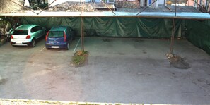 Self parking (EUR 7.00 per day)