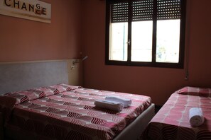 Kamar Triple | Area keluarga | TV