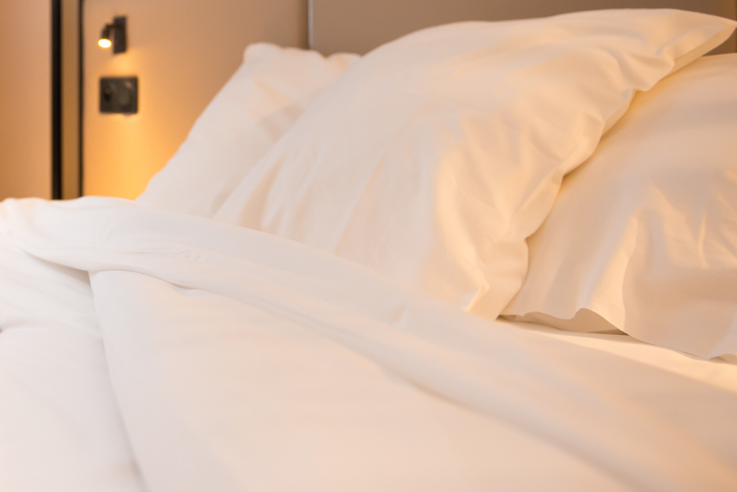 1 bedroom, premium bedding, desk, laptop workspace