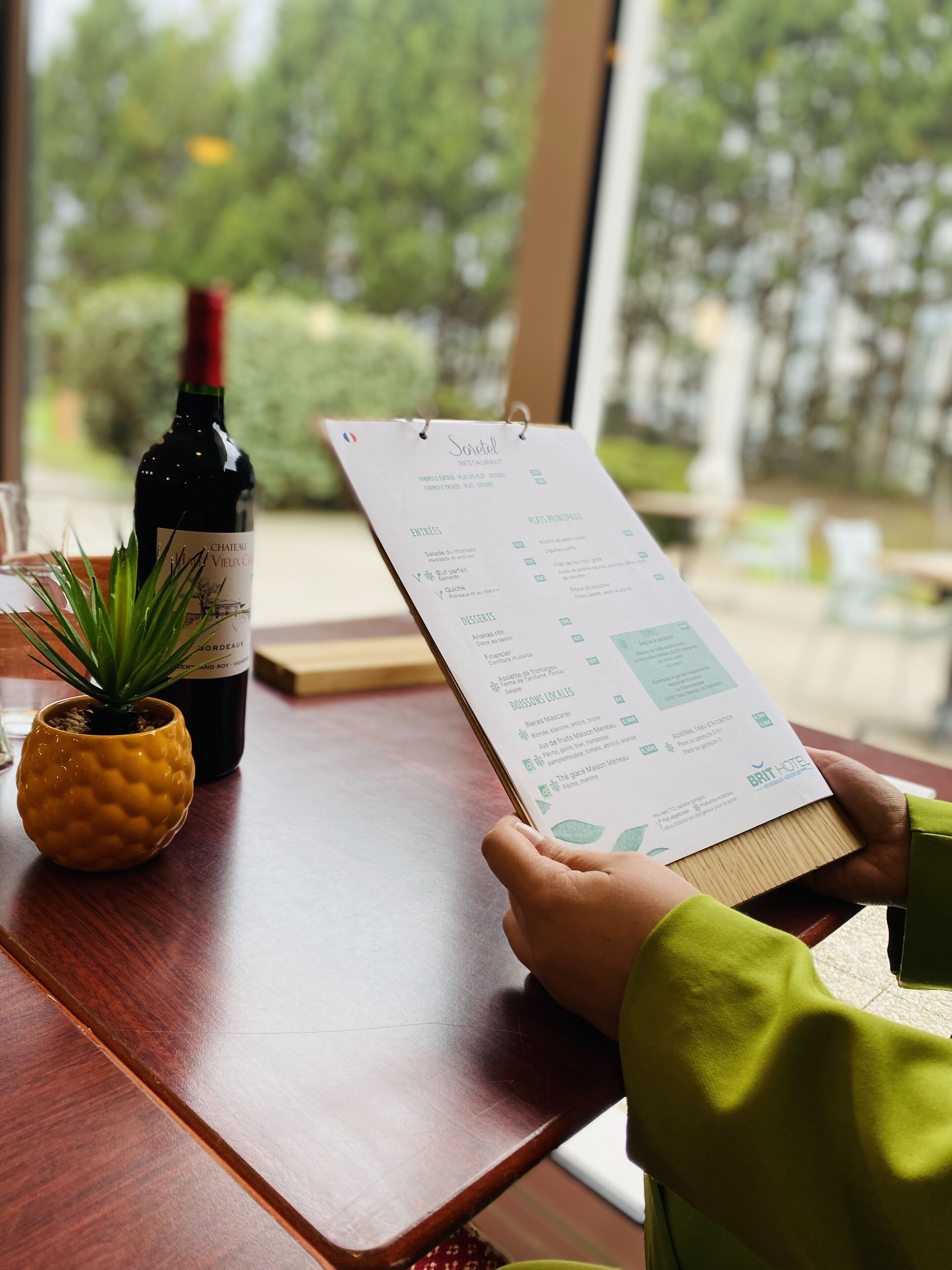 breakfast and dinner served, french cuisine