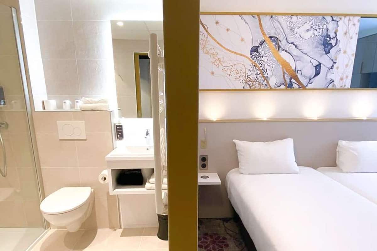 standard twin room | 1 bedroom, premium bedding, desk, laptop workspace