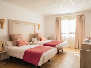 Edredón, minibar, cunas gratuitas y wifi gratis 