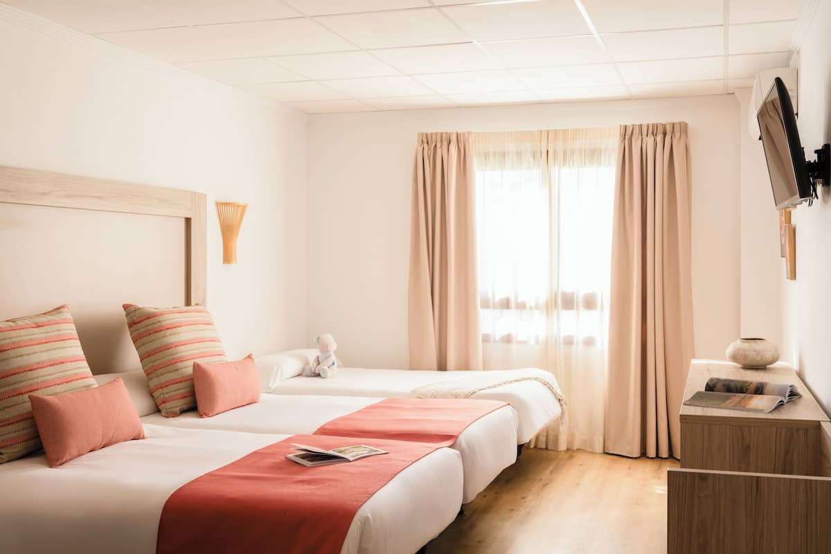 Edredón, minibar, cunas gratuitas y wifi gratis