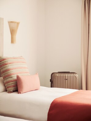 Cubrecamas, minibar, cunas gratuitas y wifi gratis 