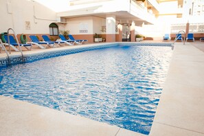Piscine extérieure (ouverte en saison)