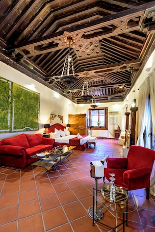 Suite, Balcony | Down comforters, minibar, in-room safe, individually decorated. Palacio de Santa Inés hotel