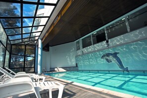 Indoor pool, seasonal outdoor pool, pool umbrellas, pool loungers - Hotel Senhora do Castelo (Mangualde)
