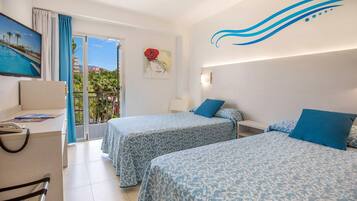Double Room, Terrace (2 Adults) | In-room safe, desk, free WiFi, bed sheets