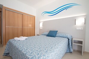 In-room safe, desk, free WiFi, bed sheets - Hotel Servigroup Trinimar (Benicassim)