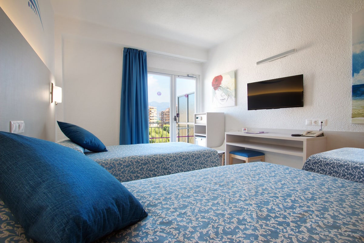 triple room, terrace | in-room safe, desk, free wifi, bed sheets
