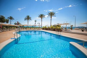 Outdoor pool, pool umbrellas, sun loungers