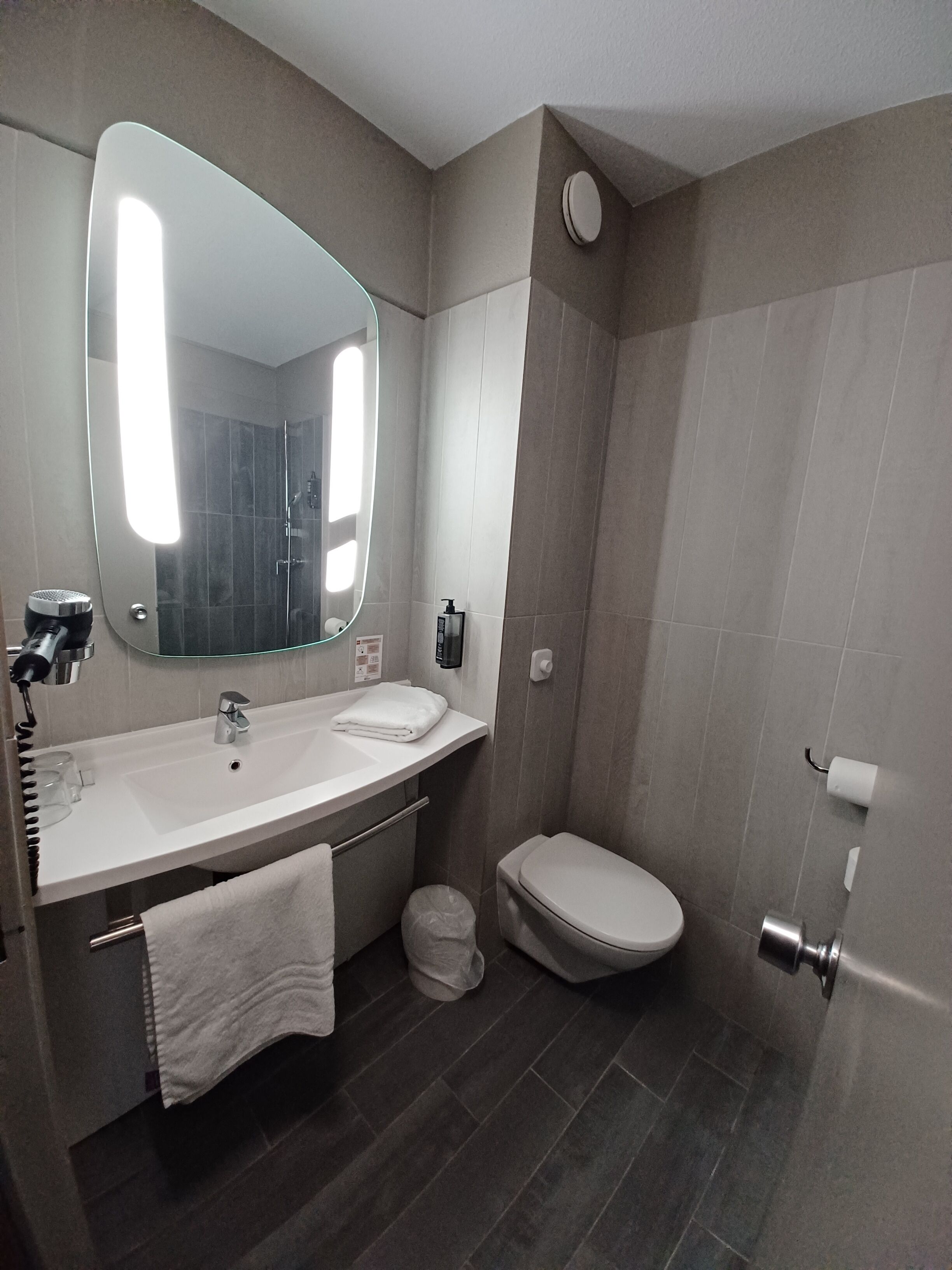 eco-friendly toiletries, hair dryer, towels