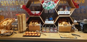Café da manhã com buffet todos os dias mediante uma taxa