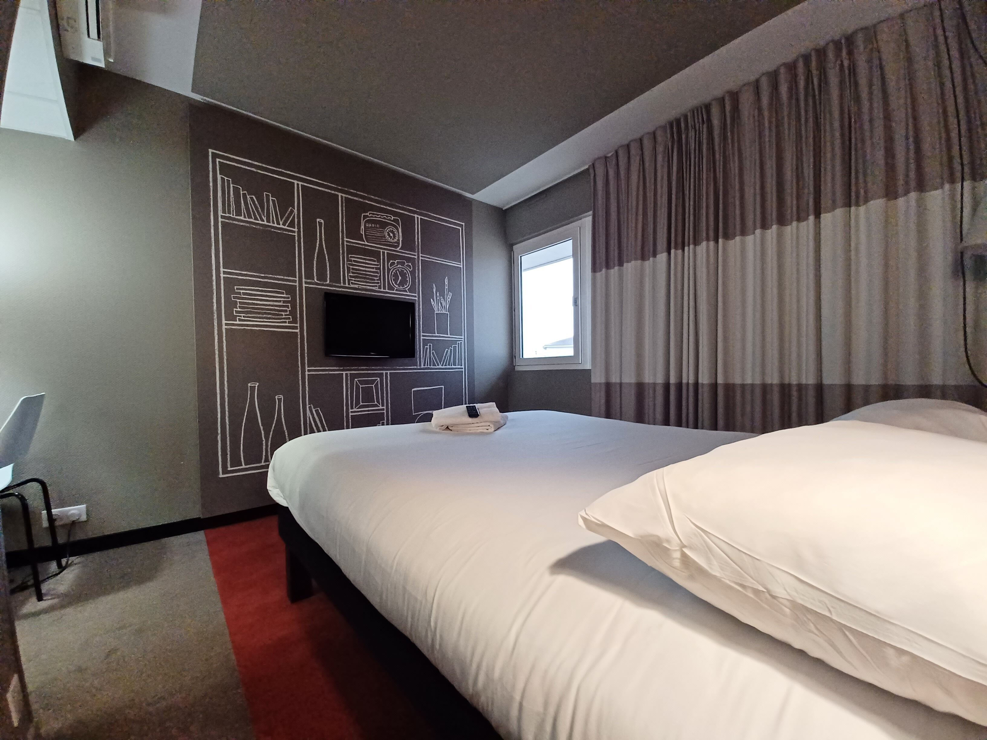 standard room, 1 double bed | desk, blackout curtains, soundproofing, free wifi