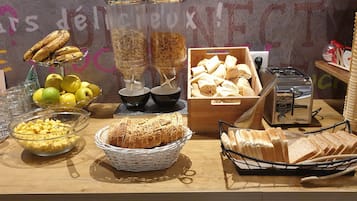 Desayuno buffet (EUR 12.90 por persona) 