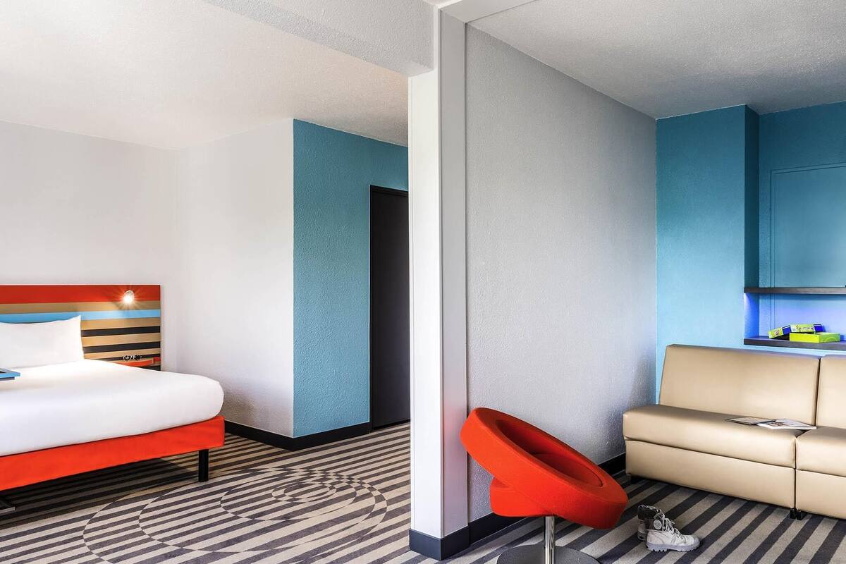 standard suite, 1 double bed with sofa bed | premium bedding, desk, blackout curtains, soundproofing