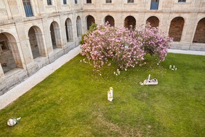 Courtyard - Eurostars Monumento Monasterio de San Clodio Hotel (Leiro)