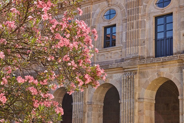 Front of property - Eurostars Monumento Monasterio de San Clodio Hotel (Leiro)