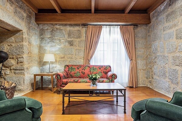 Minibar, in-room safe, desk, free cots/infant beds