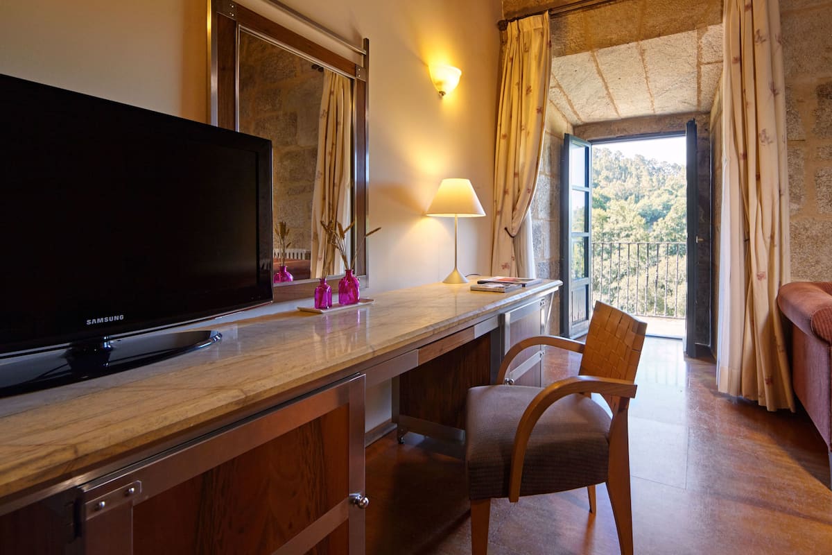 Minibar, in-room safe, desk, free cribs/infant beds