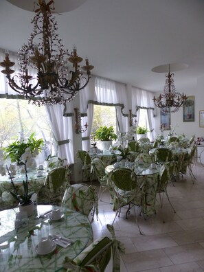 Gratis frukostbuffé varje dag