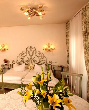 Classic Twin Room | Premium bedding, minibar, in-room safe, individually decorated