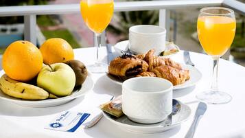 Habitación doble, vistas al mar (Mar) | Ropa de cama de alta calidad y edredones de plumas