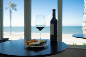Petit déjeuner, déjeuner et dîner servis sur place