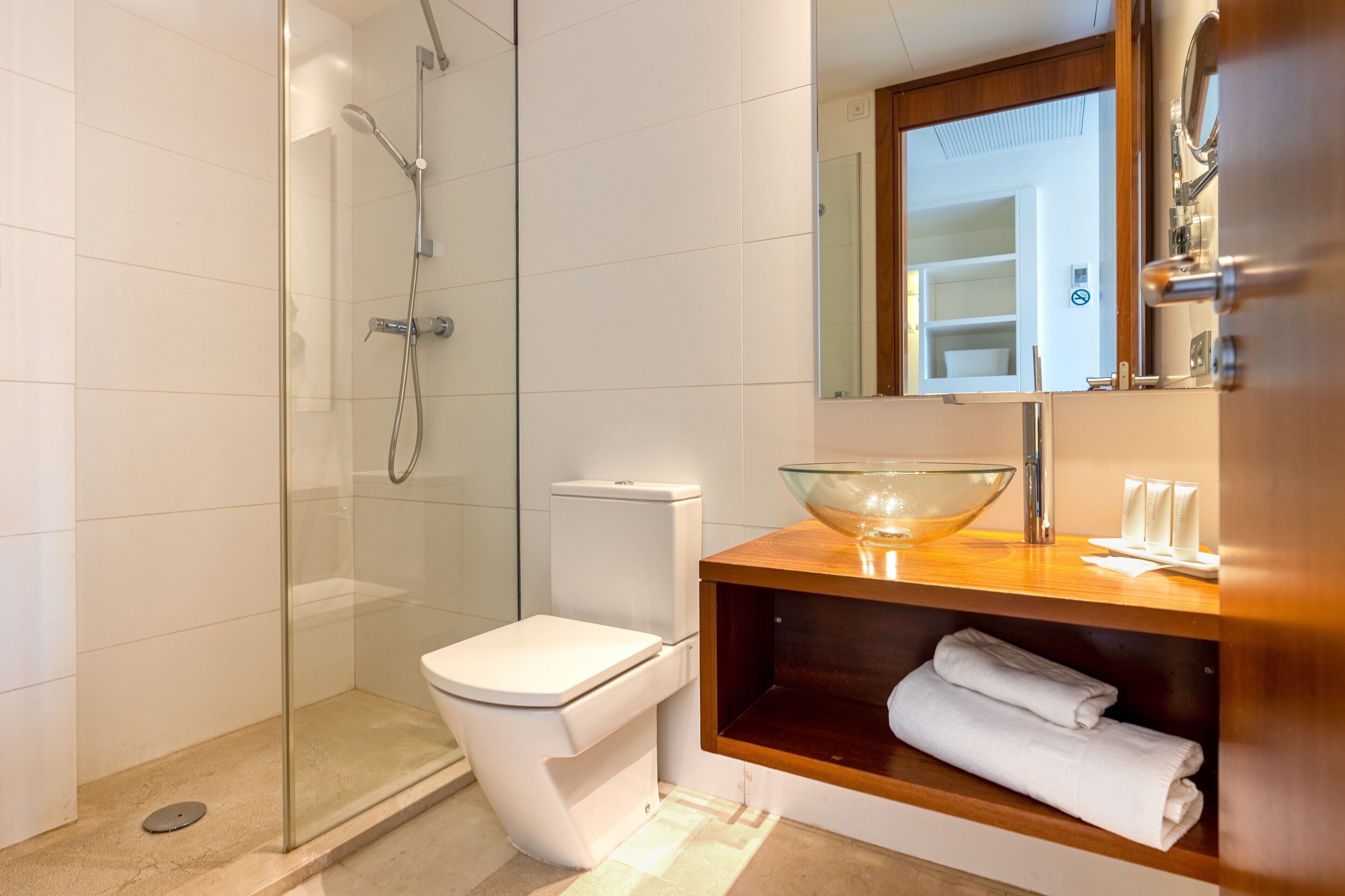 single room | bathroom | free toiletries, hair dryer, towels